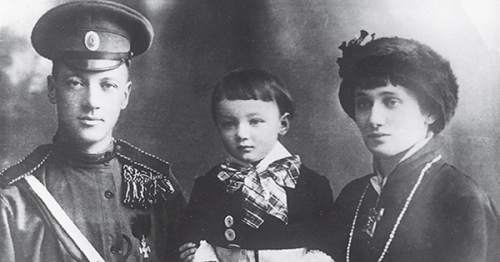 Николай Гумилёв с Анной Ахматовой и сыном Львом