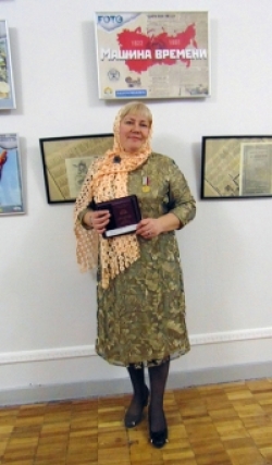 Есина Анастасия Анатольевна с памятной медалью