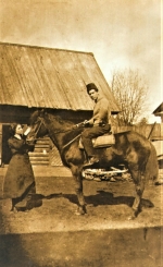 Пастернак верхом. Май 1916.
